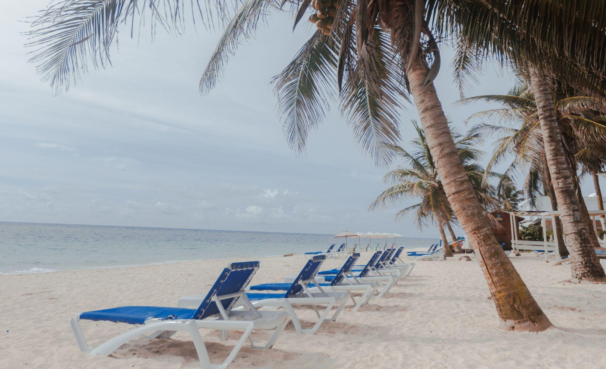 <FONT COLOR="#045CB4"><b>Does the San Luis hotel have a private beach?</b></FONT>